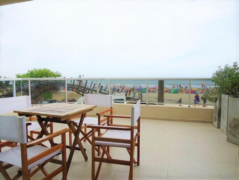 Hotel Tejas Rojas Villa Gesell Buitenkant foto