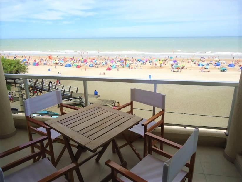 Hotel Tejas Rojas Villa Gesell Buitenkant foto